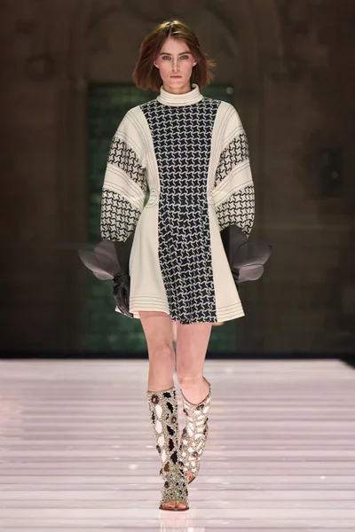 Look 27